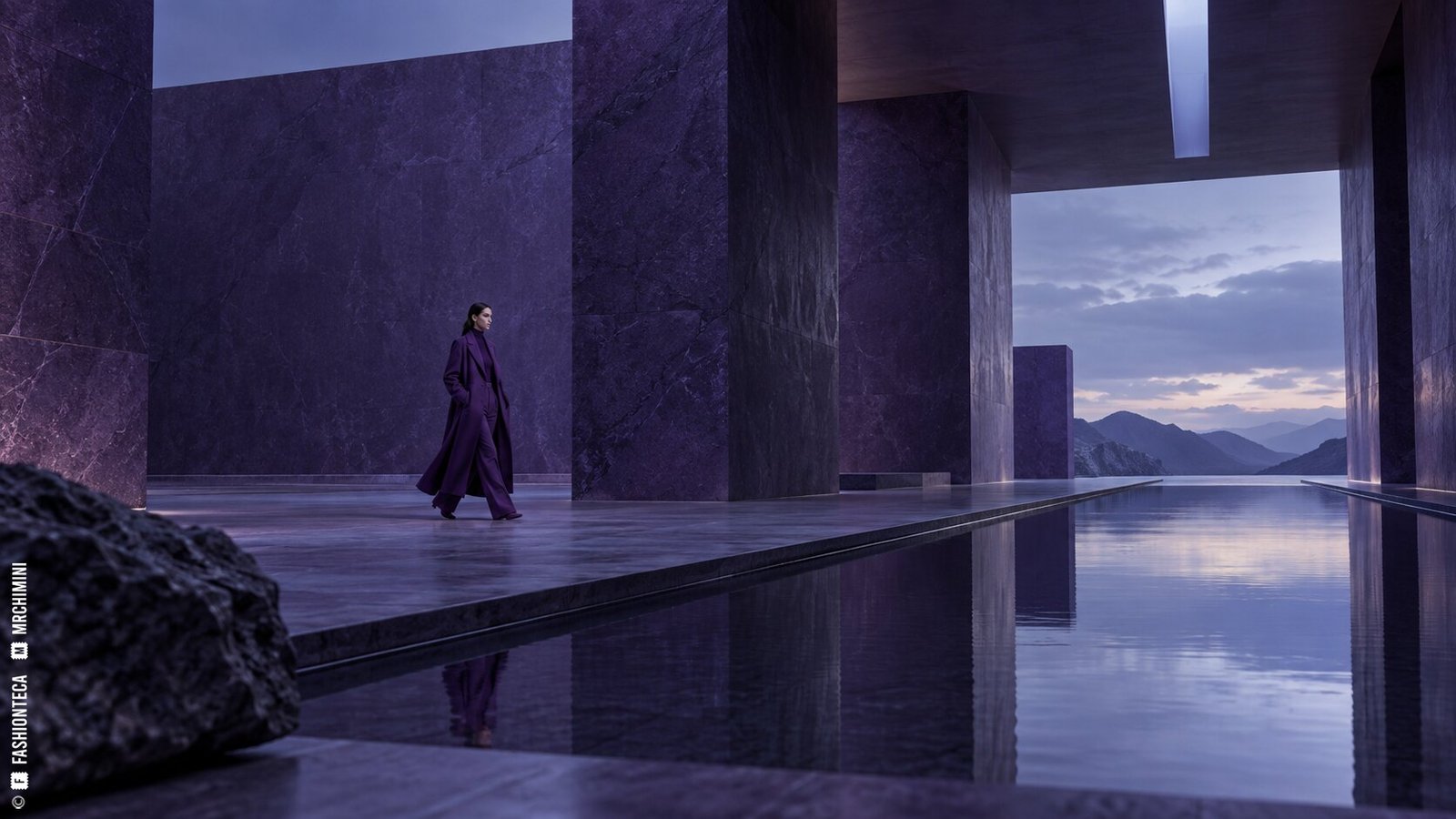 Editorial de Moda morada en un museo monumental de piedra azul violácea junto a una lámina de agua