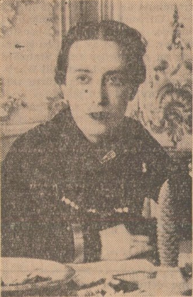 Fotografía periodística de Elsa Schiaparelli publicada en 1949.