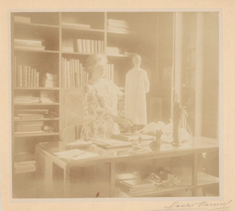 Retrato de la Diseñadora de Moda Madeleine Vionnet realizado por el fotógrafo Henri Manuel.