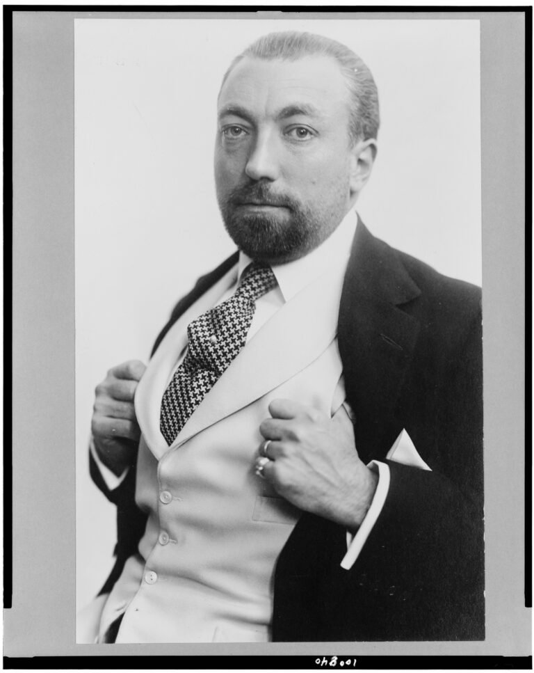 Retrato fotográfico de Paul Poiret en 1913.