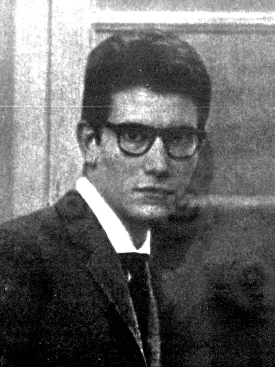 Retrato de Yves Saint Laurent en su estudio en 1961.