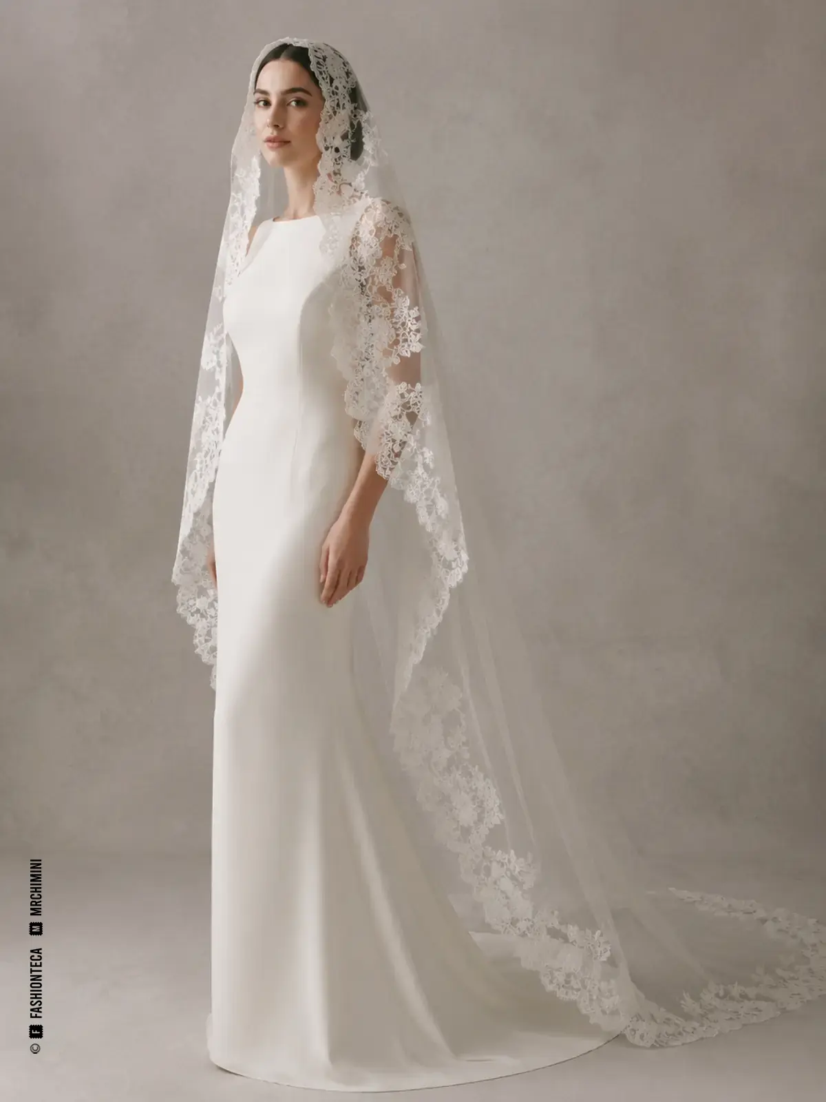Novia con mantilla nupcial blanca de encaje colocada sobre la cabeza y enmarcando el rostro.