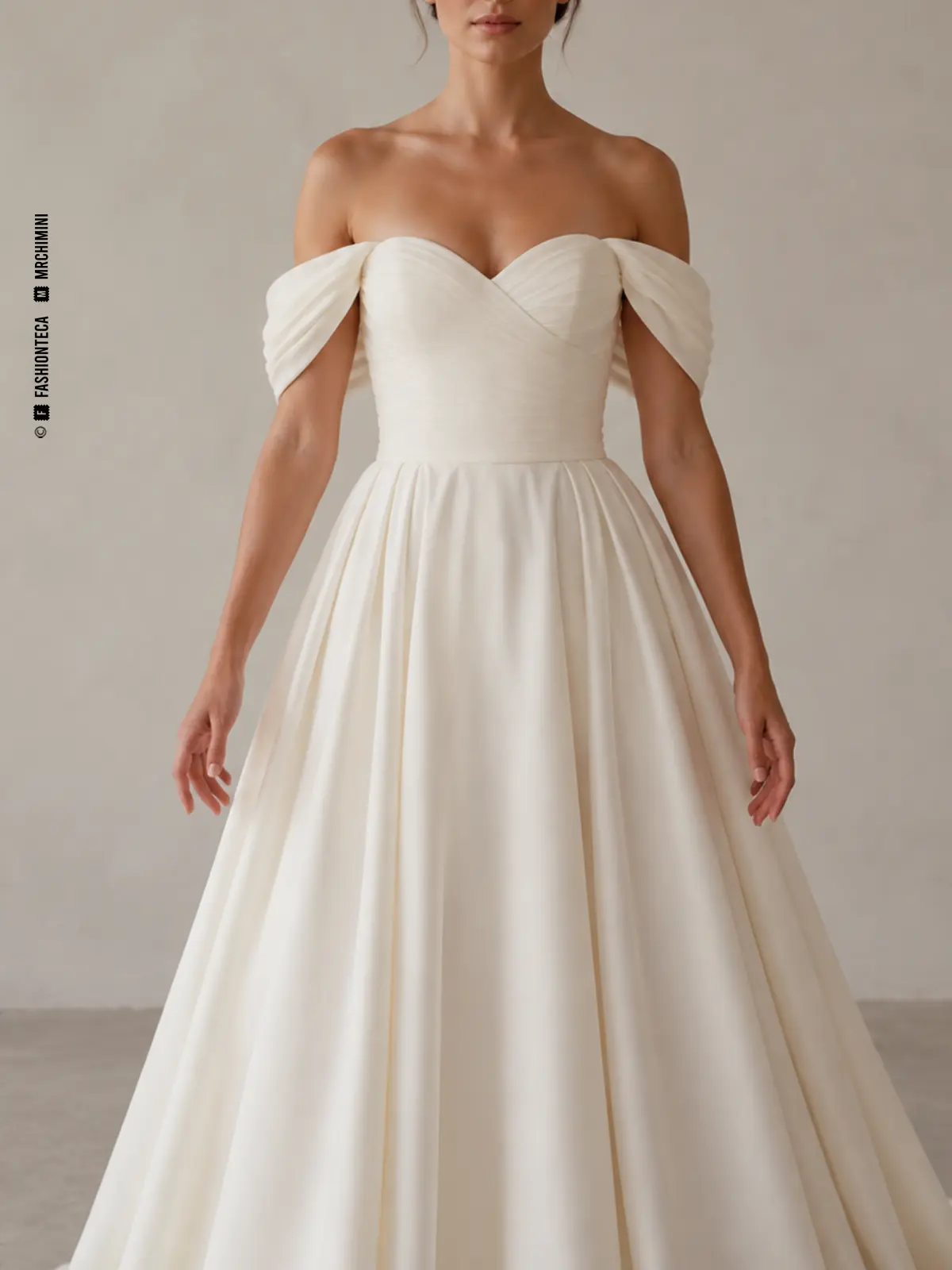 Vestido de novia marfil con manga nupcial caída sobre los hombros, vista frontal de estudio.