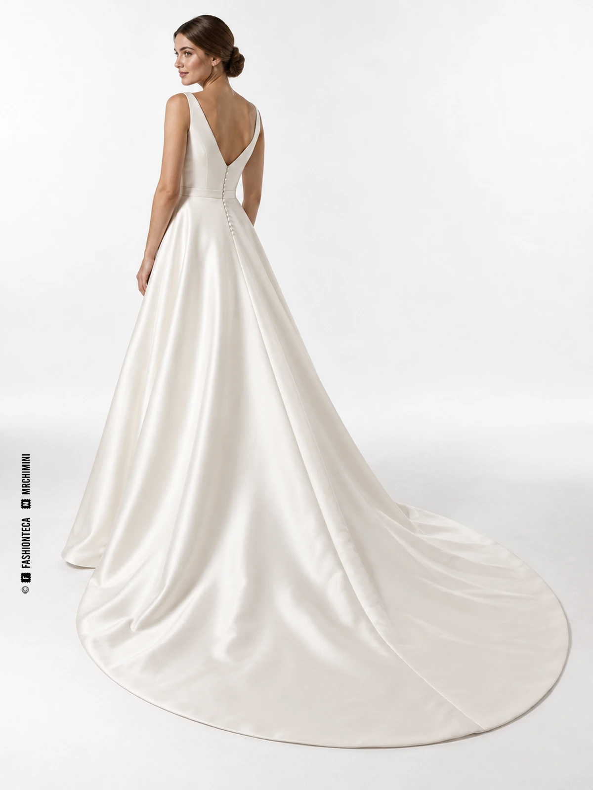 Vestido de novia con cola capilla, visto por detrás para apreciar su contorno redondeado y continuidad con la falda.
