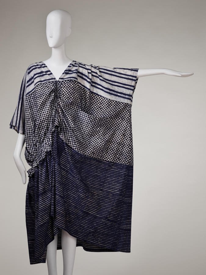 Vestido caftán en batik índigo, verano de 1984