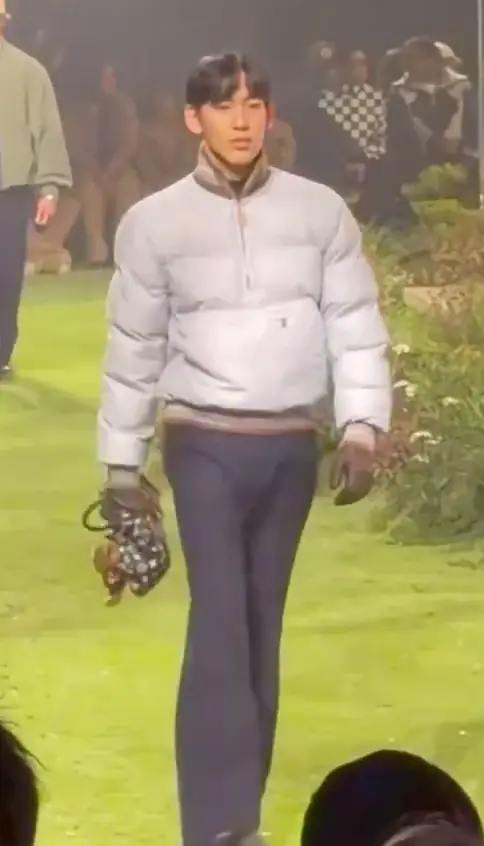 BamBam en la pasarela Louis Vuitton hombre otoño-invierno 2026