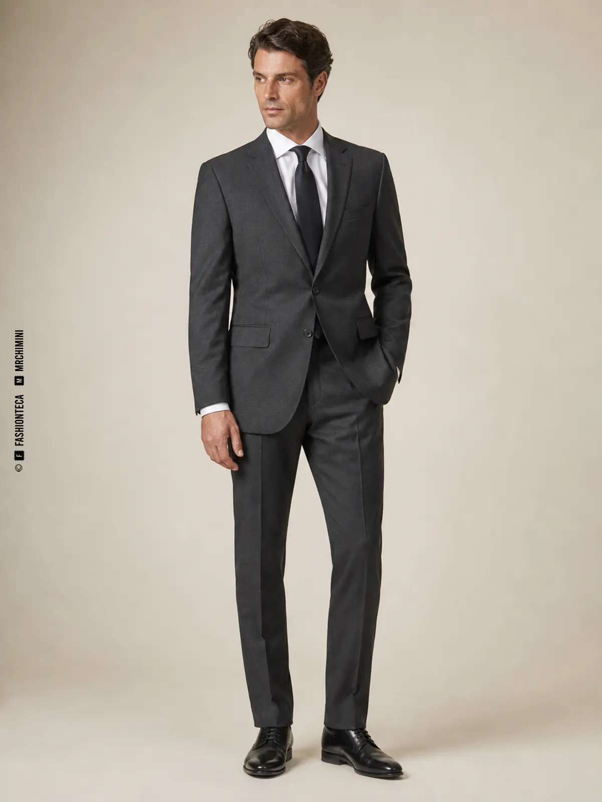 hombre con traje de dos piezas gris de chaqueta y pantalón coordinados