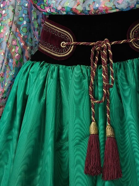 Detalle de la faja y el cierre de cordón