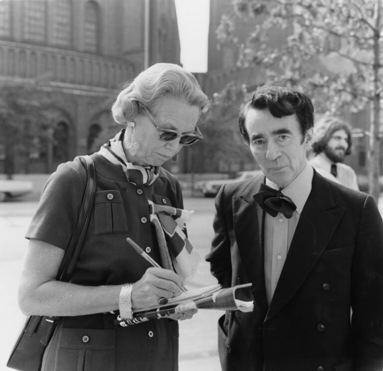 Charles James con Eleanor Page, 1974