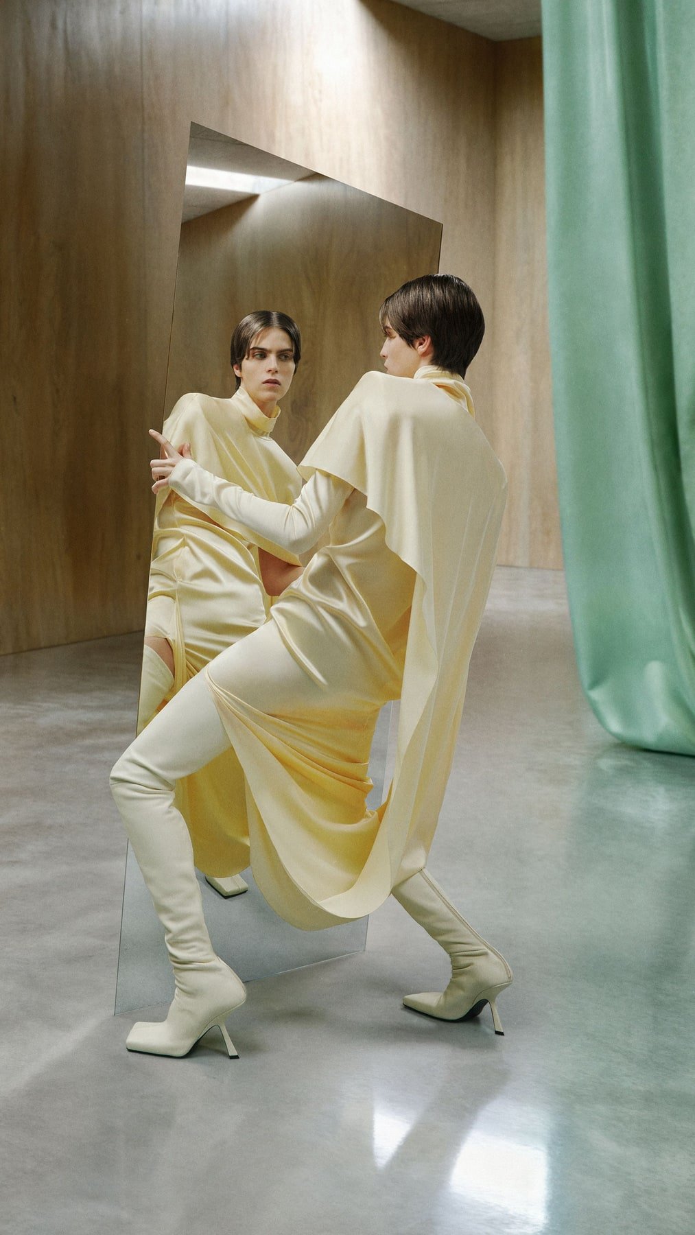 The Wardrobe of Identities: gesto y drapeado