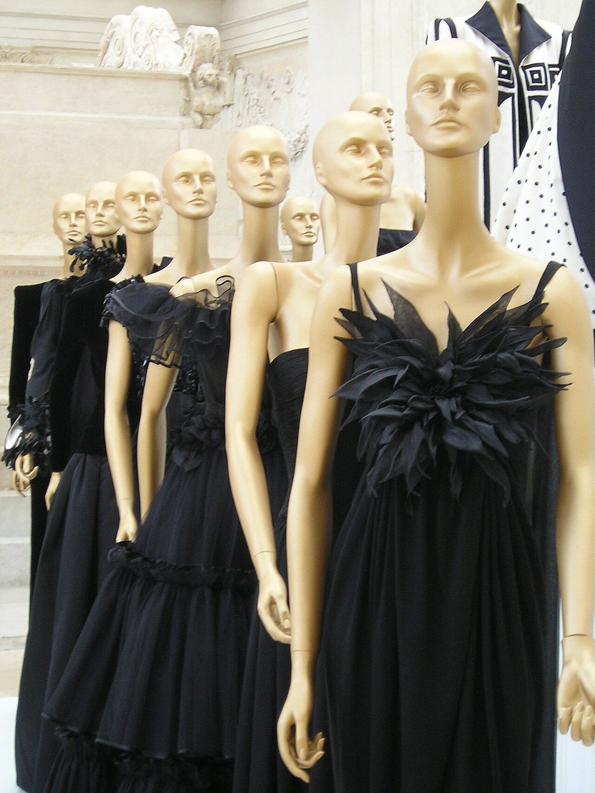 Vestidos negros de archivo